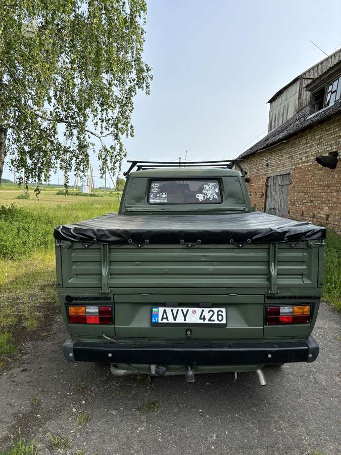 Volkswagen Transporter - 1