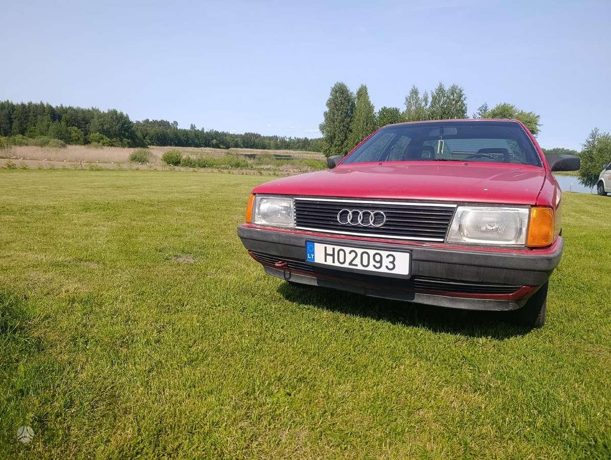 Audi 100, 1.8 l., Седан