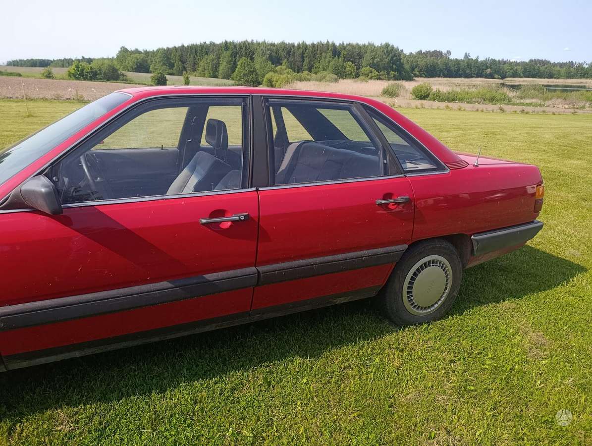 Audi 100, 1.8 l., Седан