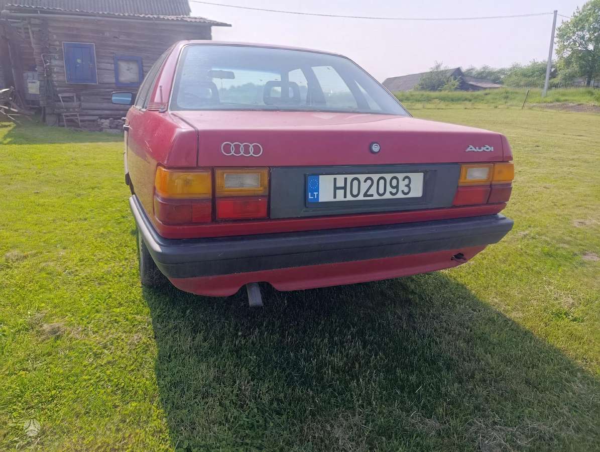 Audi 100, 1.8 l., Седан