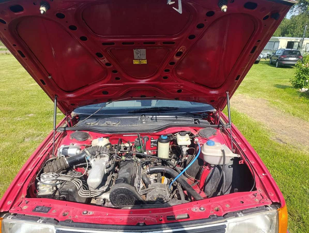 Audi 100, 1.8 l., Седан