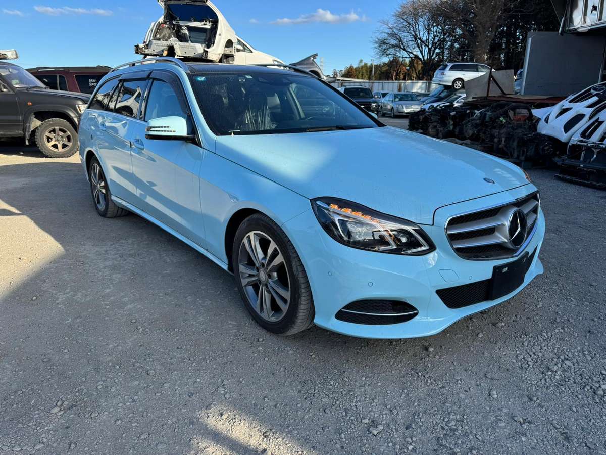 Mercedes-Benz E350 dalimis