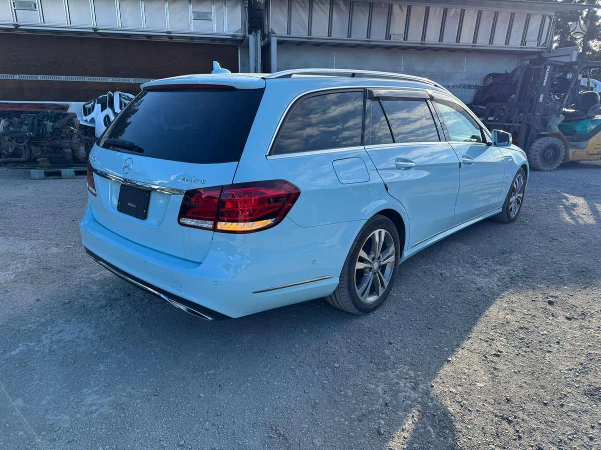 Mercedes-Benz E350 dalimis
