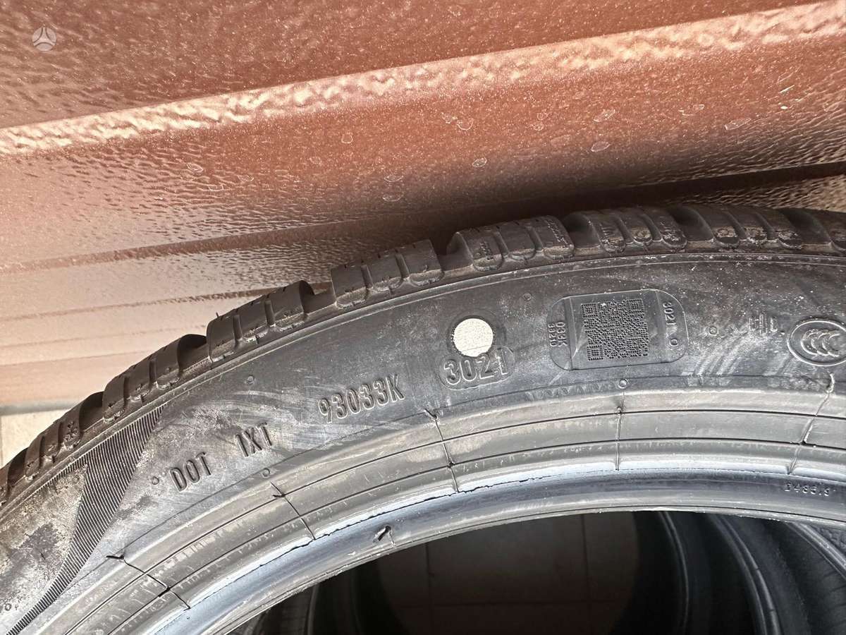 Pirelli P ZERO, all-season 255/40 R19