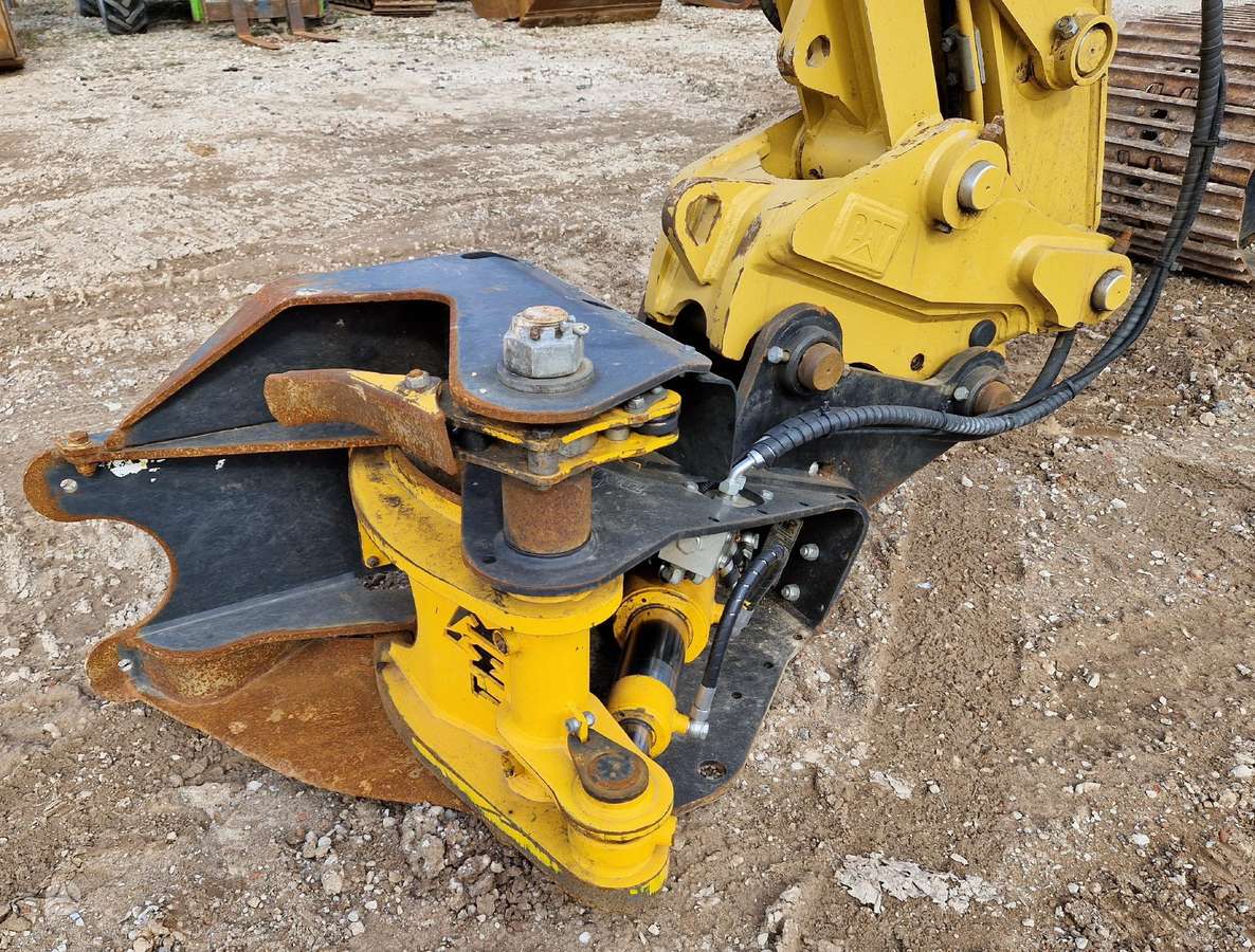 Caterpillar 313GC, excavator