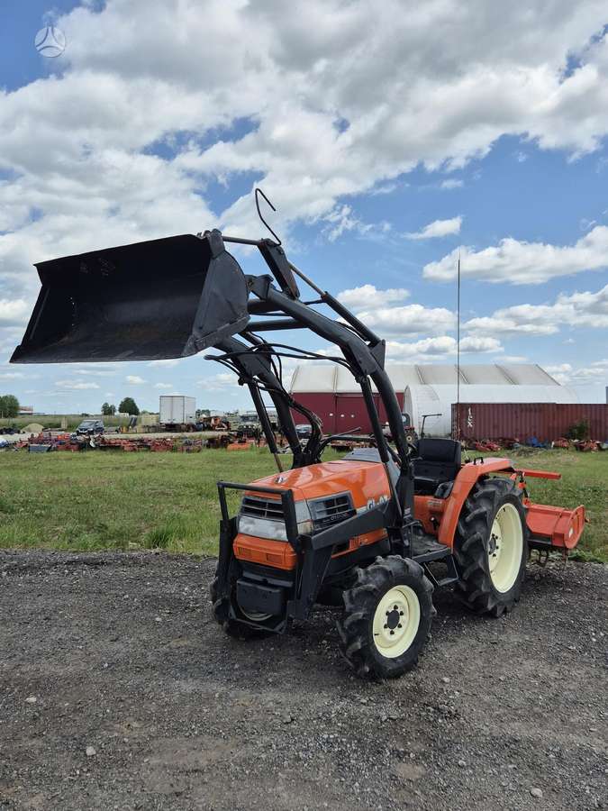 Kubota VISI MODELIAI, tractors