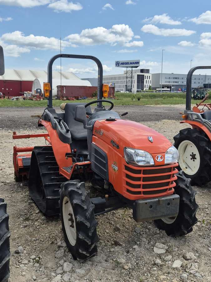 Kubota VISI MODELIAI, tractors