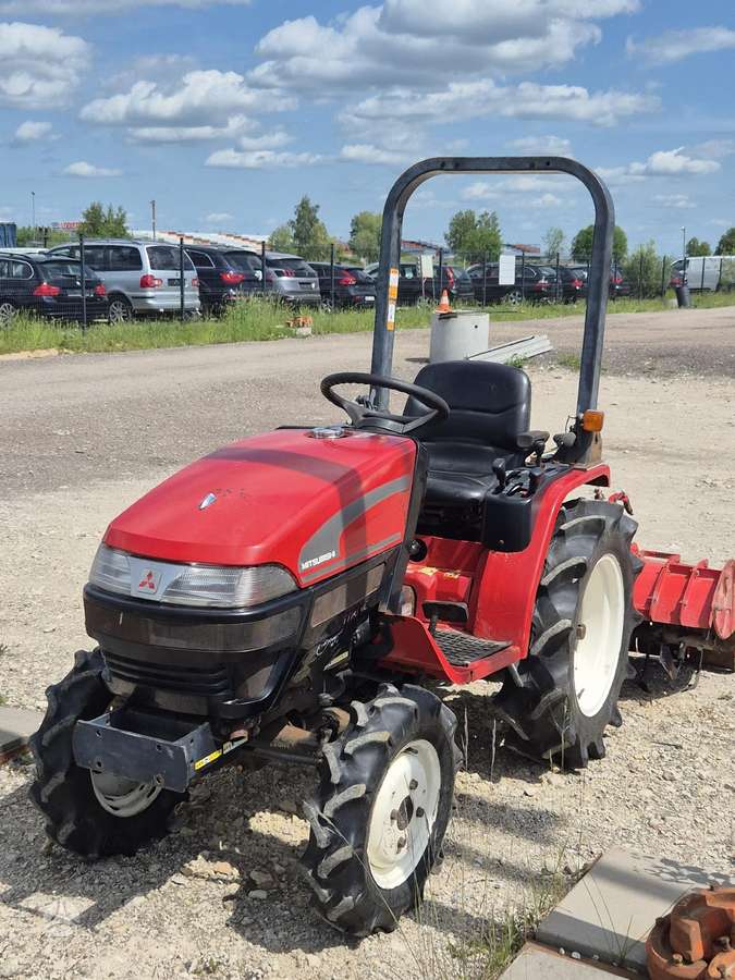 Kubota VISI MODELIAI, тракторы
