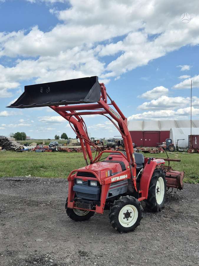 Kubota VISI MODELIAI, тракторы