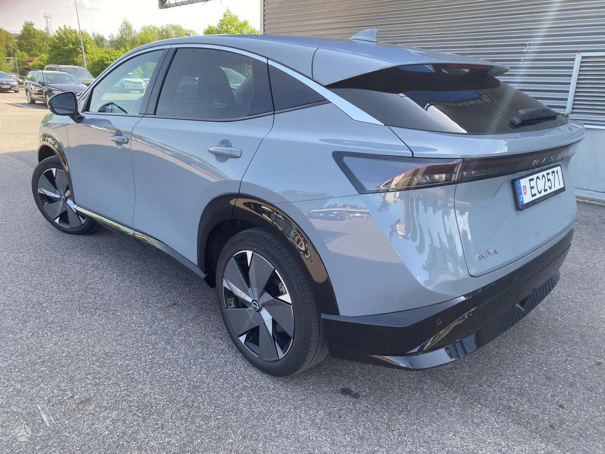 Nissan ARIYA, visurgājējs / krosovers