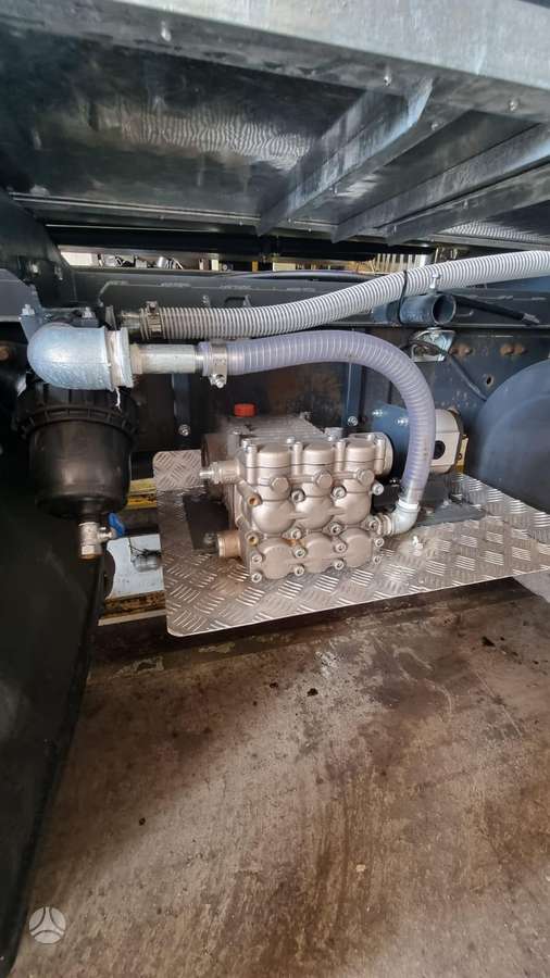 Renault 340, autocisternos