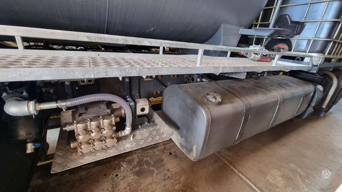 Renault 340, автоцистерны