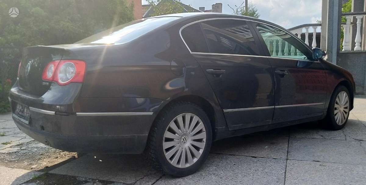 Volkswagen Passat - 1