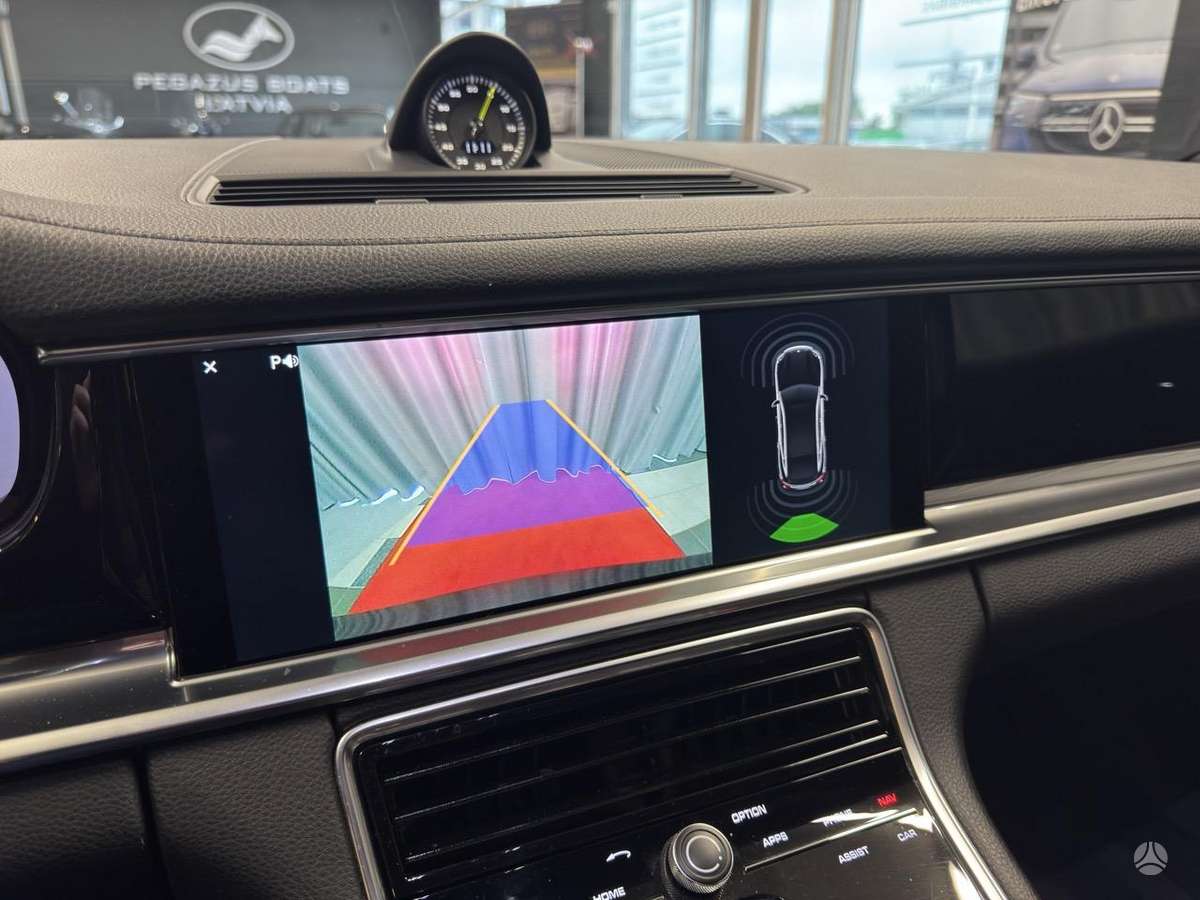 Porsche Panamera - 11