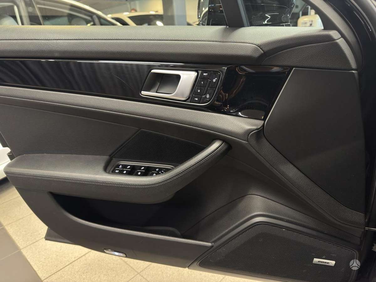 Porsche Panamera - 12