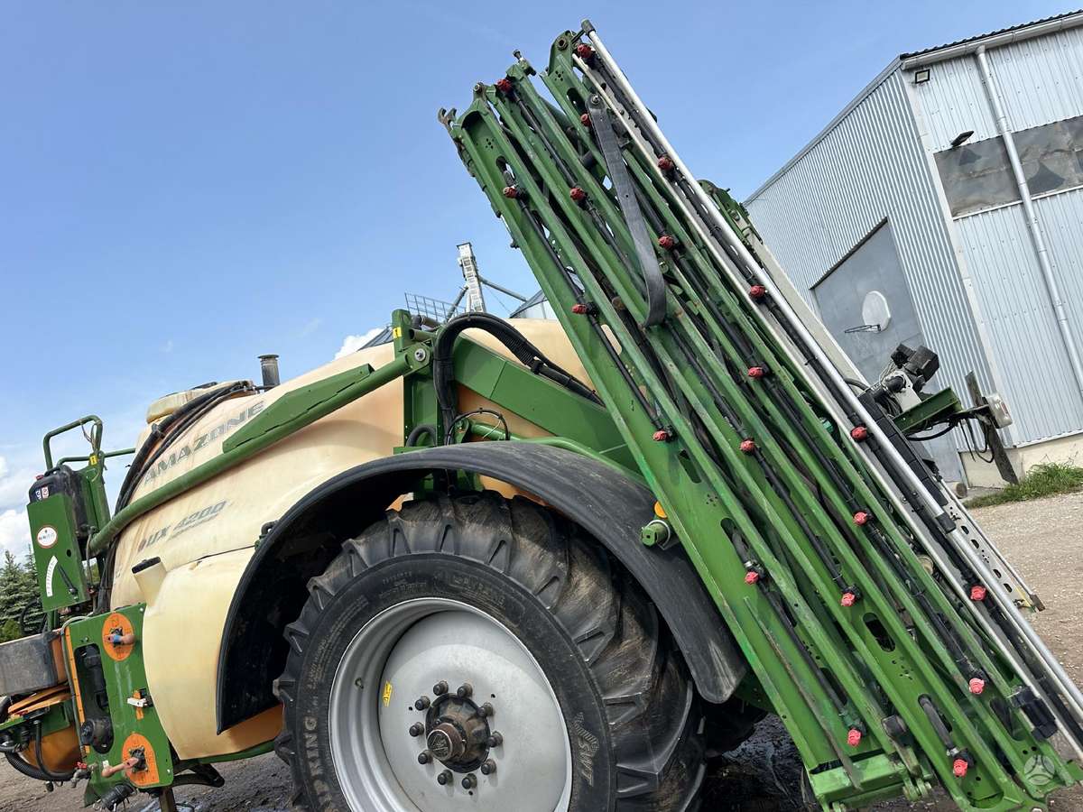 Amazone UX4200, sprayers