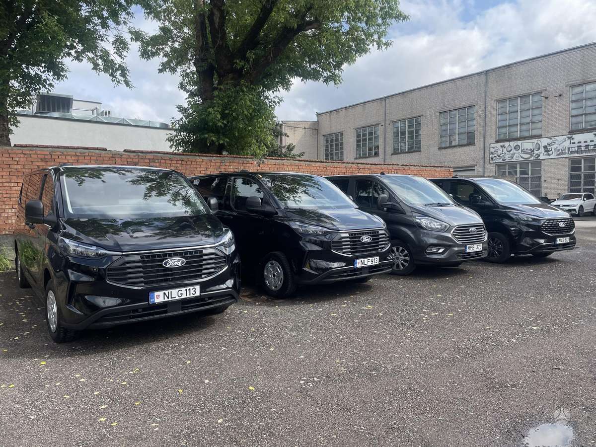 Ford Tourneo Custom, passenger minibus