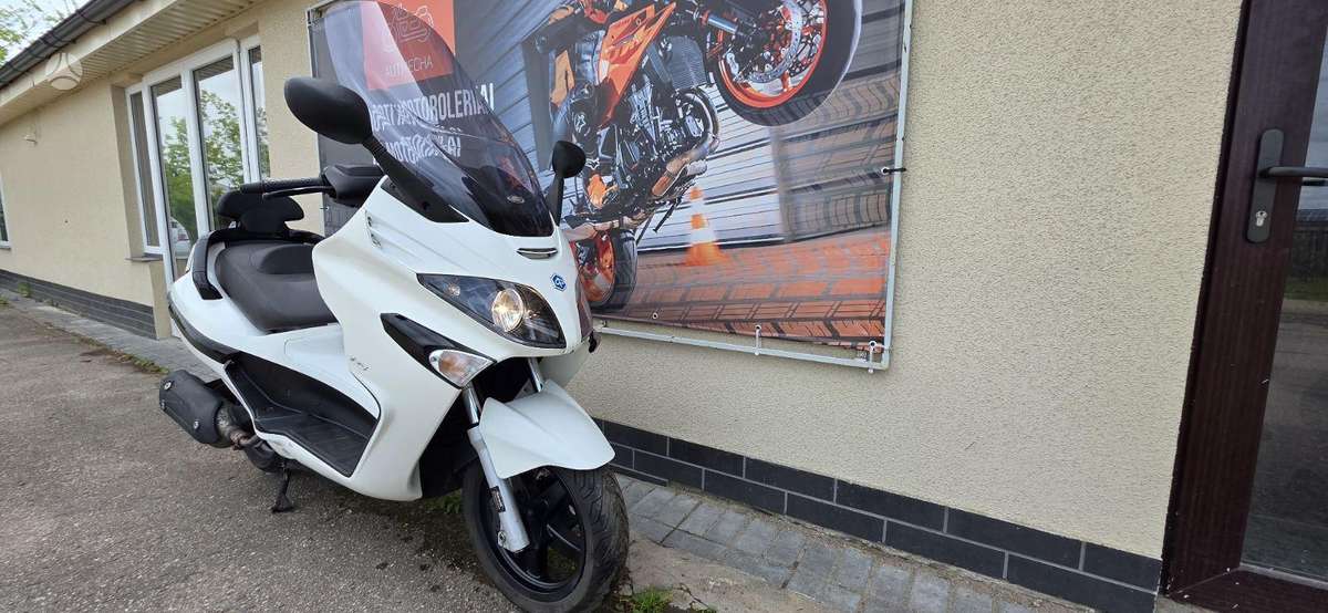 Piaggio Xevo 125cc, мотороллеры / мопеды