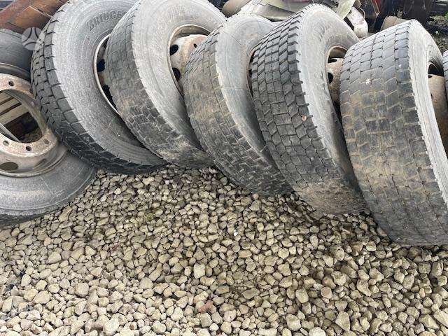 -Kita-, universalios 295/80 R22,5