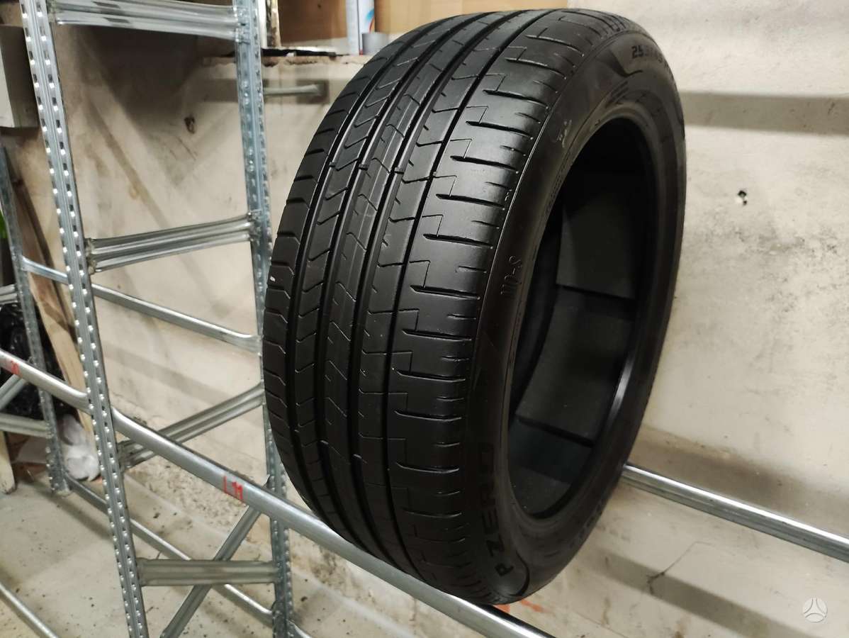 Pirelli PZero TM apie 8mm, летние 255/45 R19