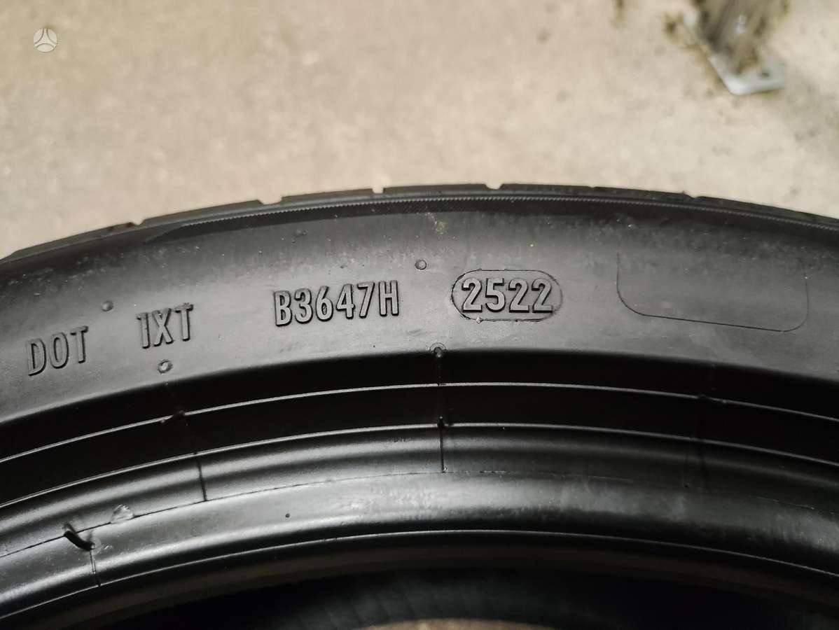 Pirelli PZero Corsa apie 6mm, summer 275/35 R19