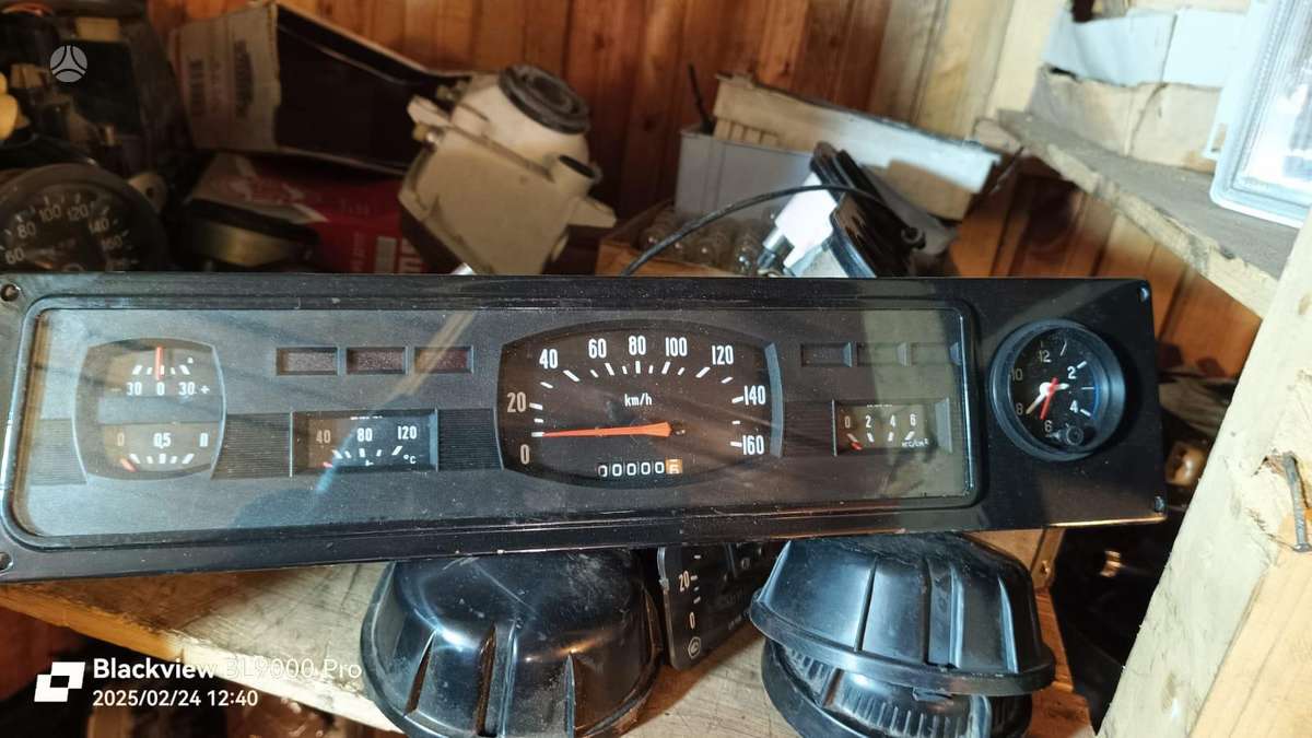 GAZ 24 apdailos detalės