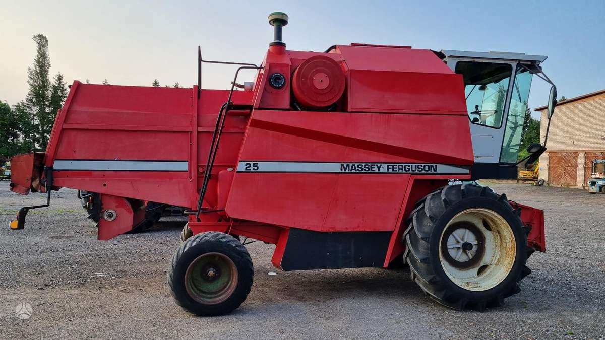Massey Ferguson 25 Hidrostatas, kombainai