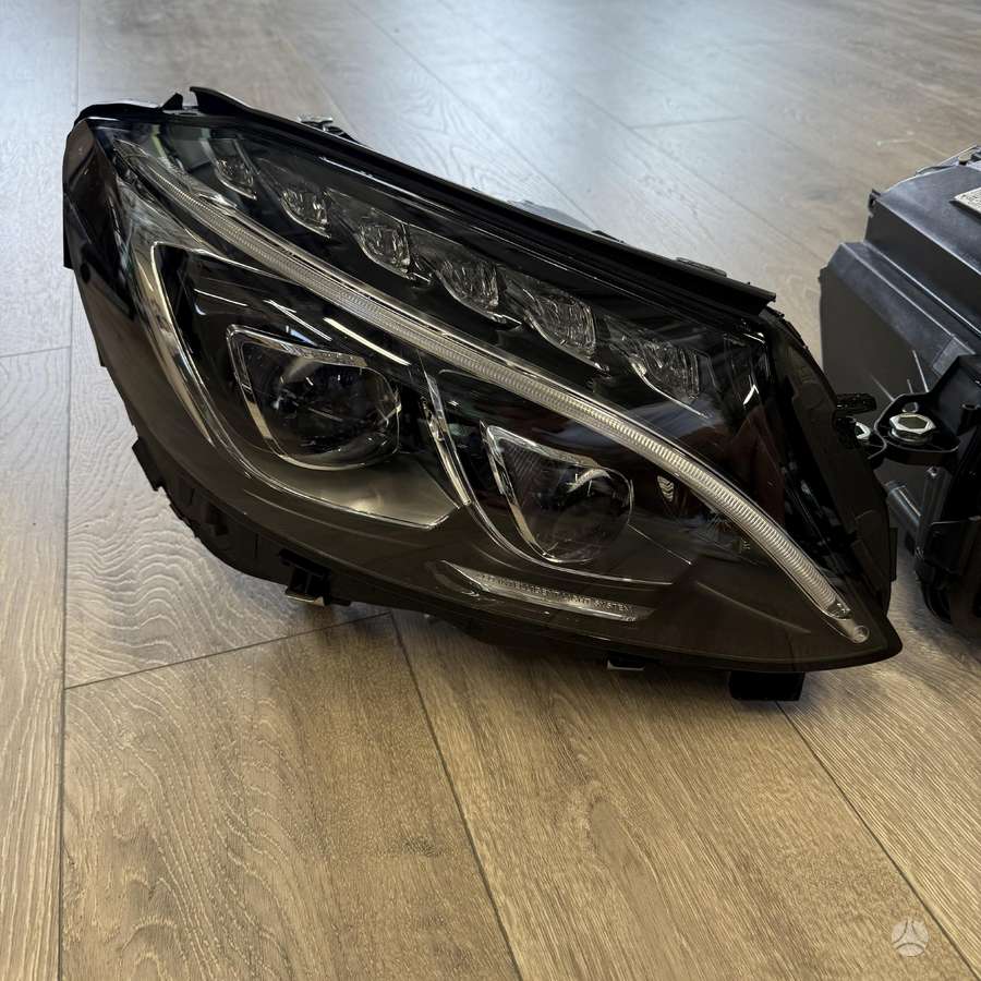 Mercedes-Benz C klasė lights