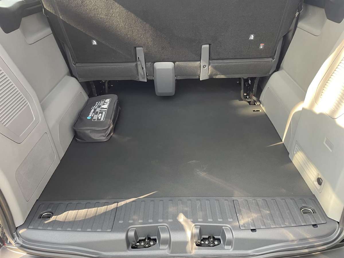 Ford Custom Kombi, passenger minibus