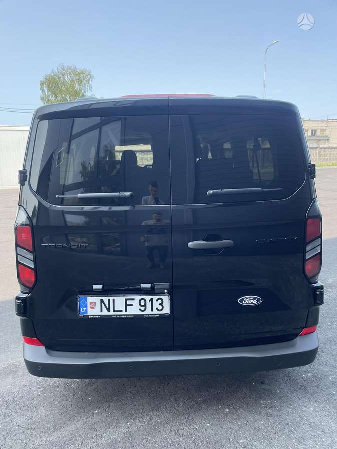 Ford Custom Kombi, passenger minibus