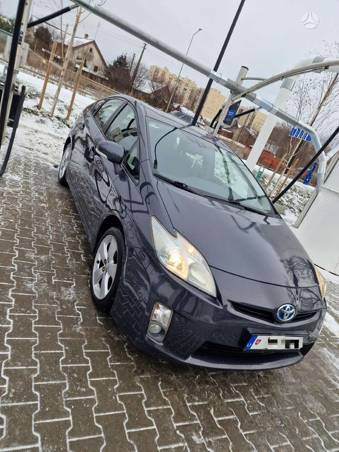 Toyota Prius, Хэтчбек