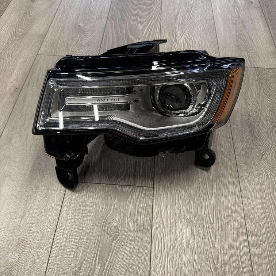 Jeep Grand Cherokee žibintai