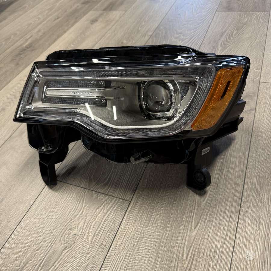 Jeep Grand Cherokee žibintai