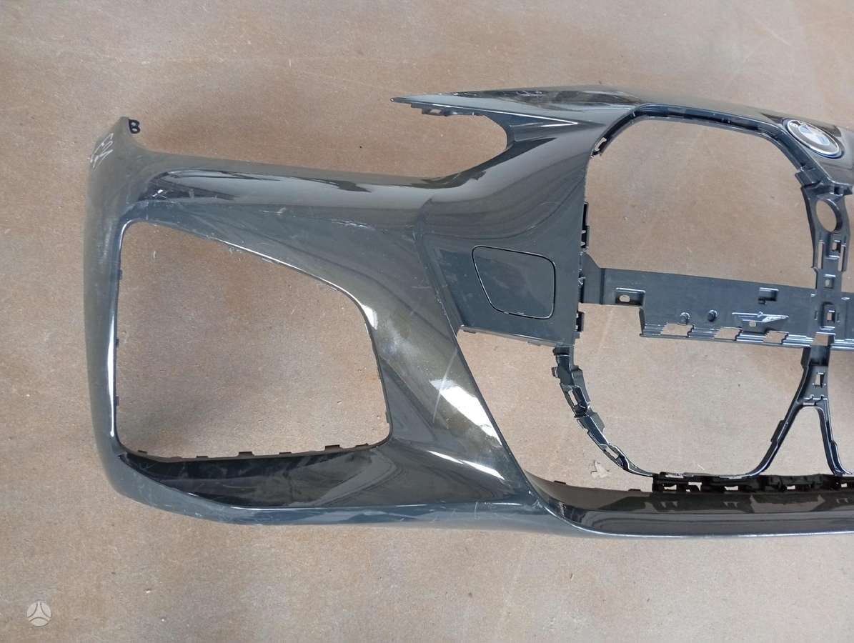 BMW i4 bamperi