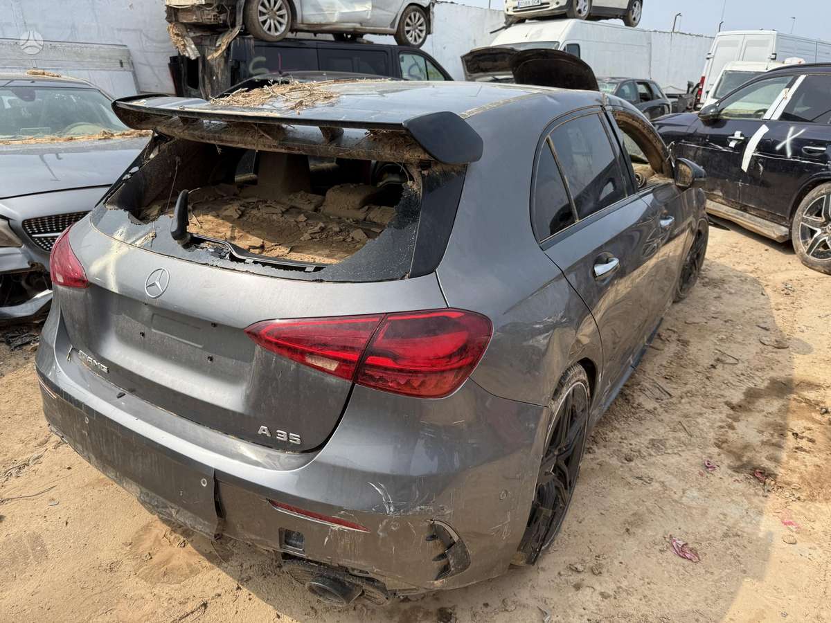 Mercedes-Benz A35 AMG dalimis