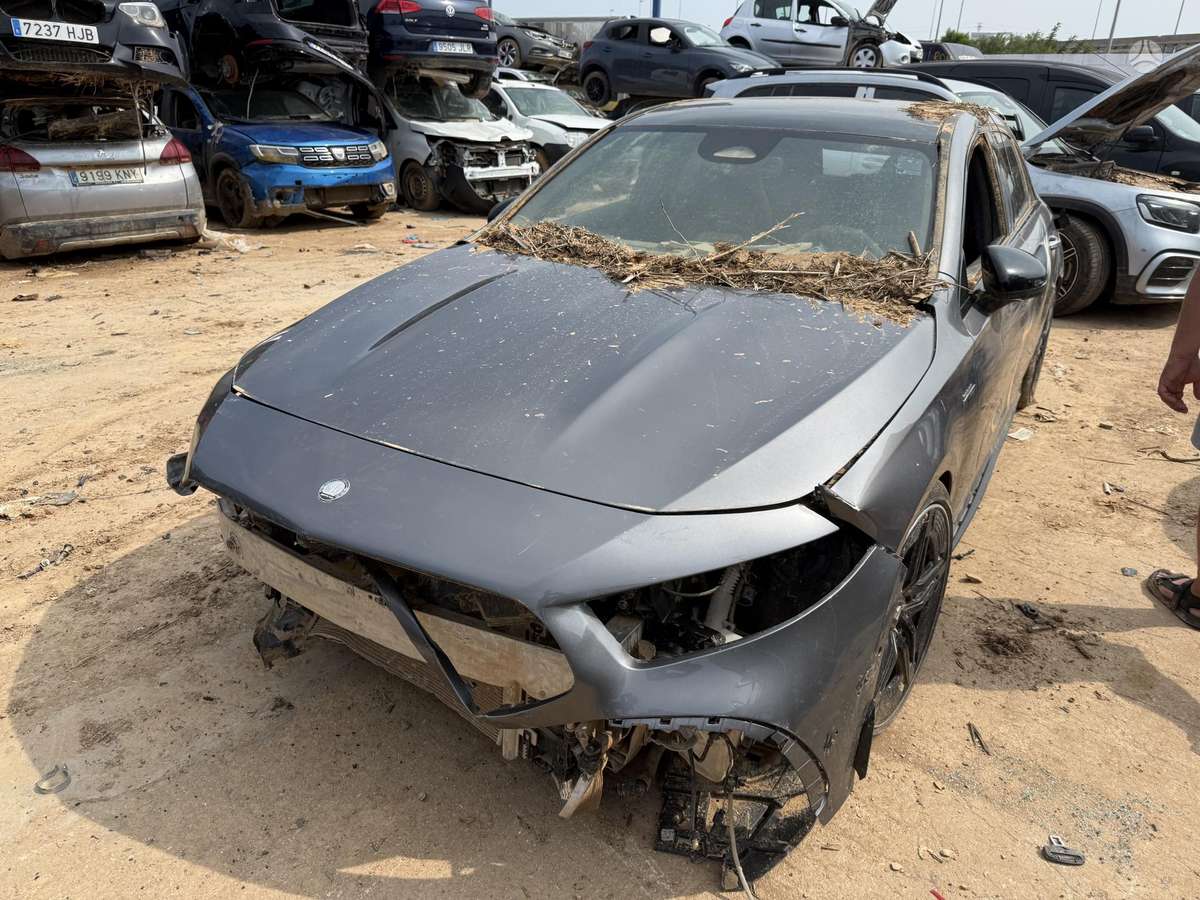 Mercedes-Benz A35 AMG dalimis