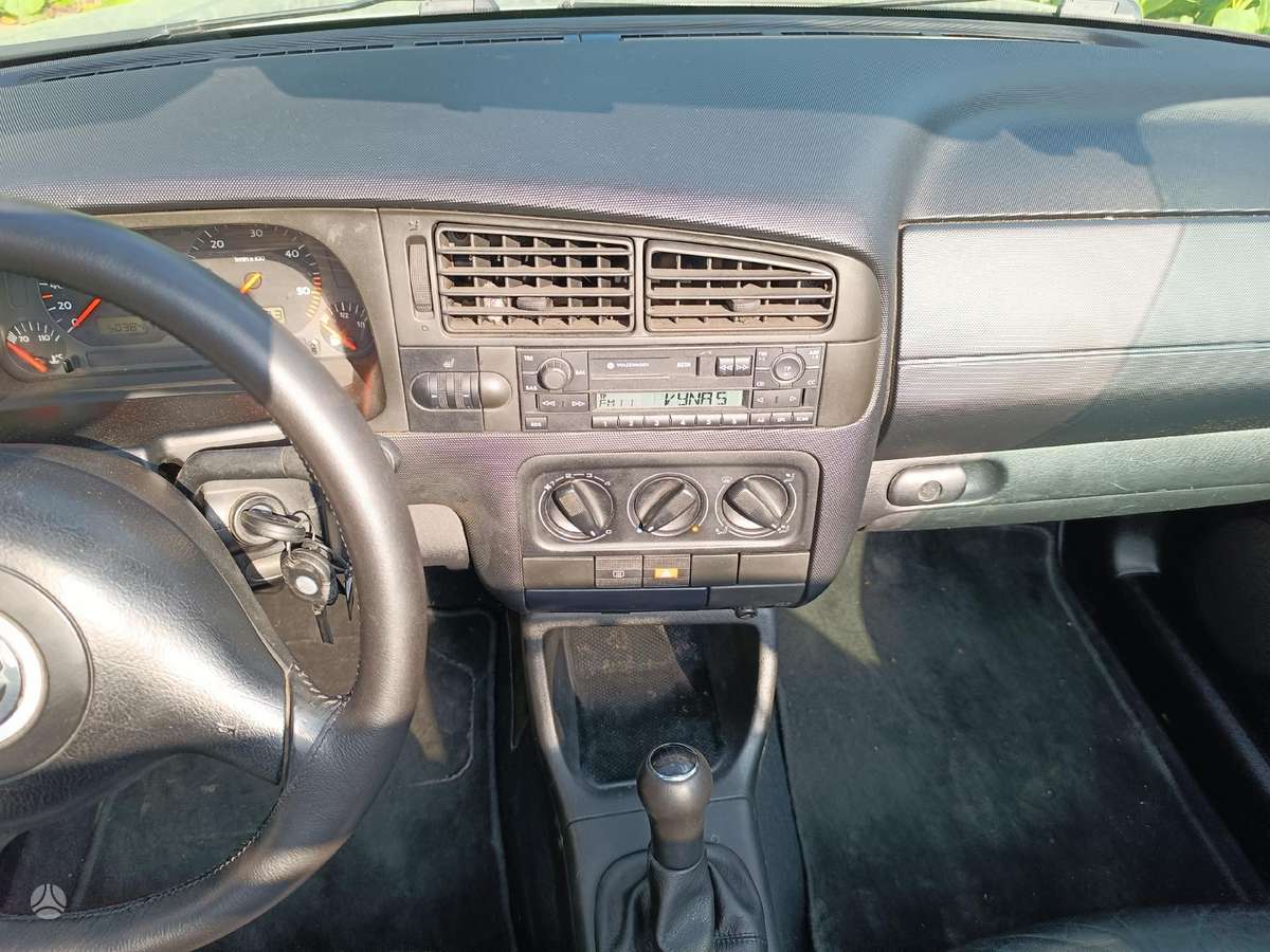 Volkswagen Golf - 8