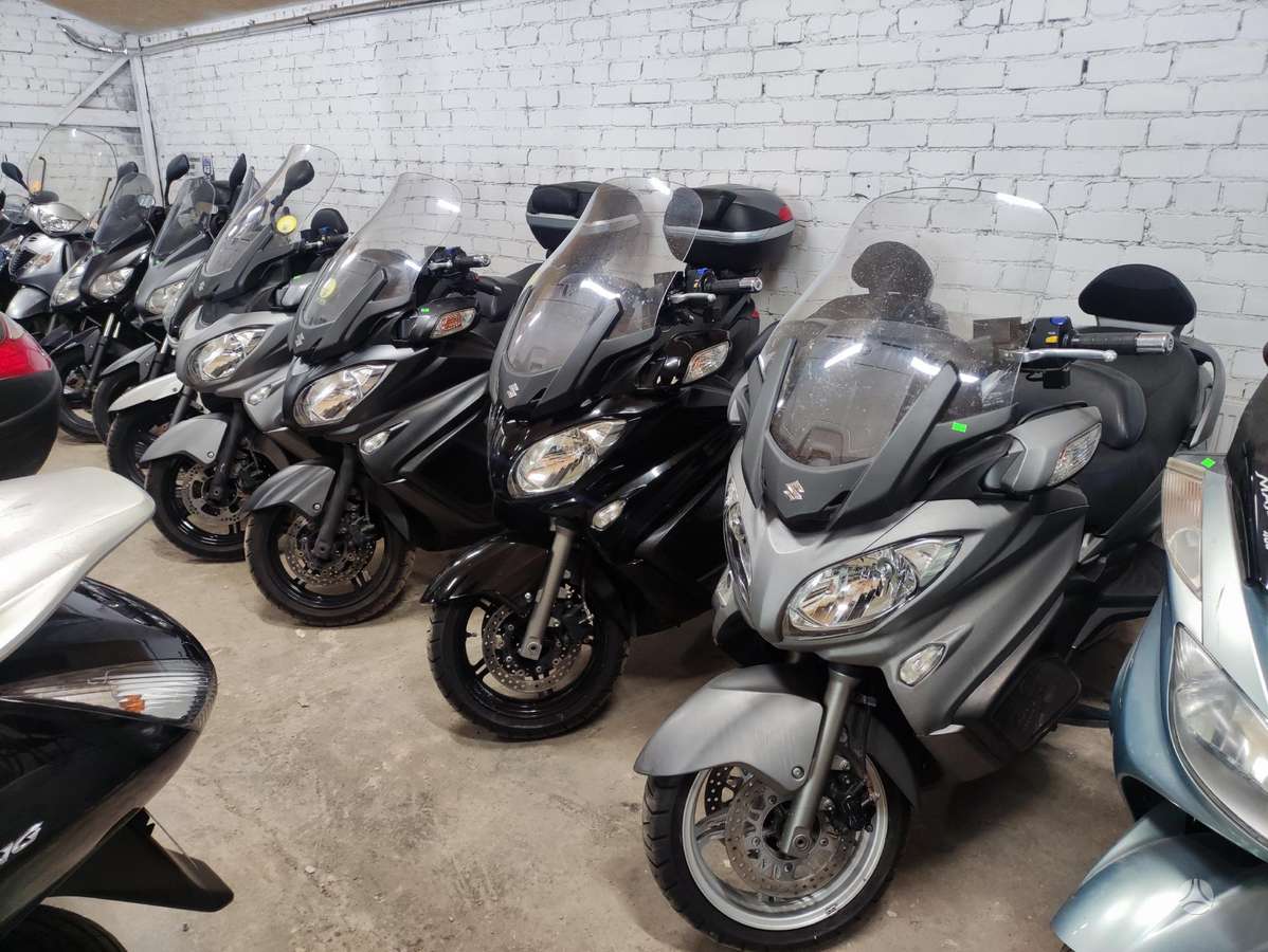 Suzuki Burgman 650cc, scooters / mopeds