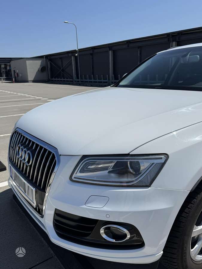 Audi Q5, 2.0 l., off-road / crossover