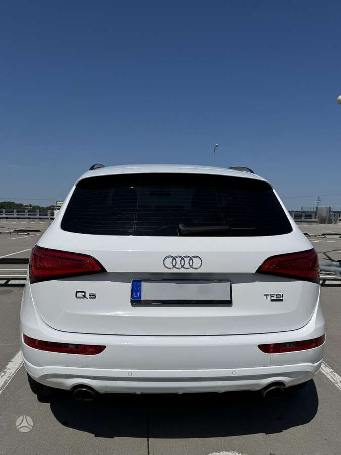 Audi Q5, 2.0 l., off-road / crossover