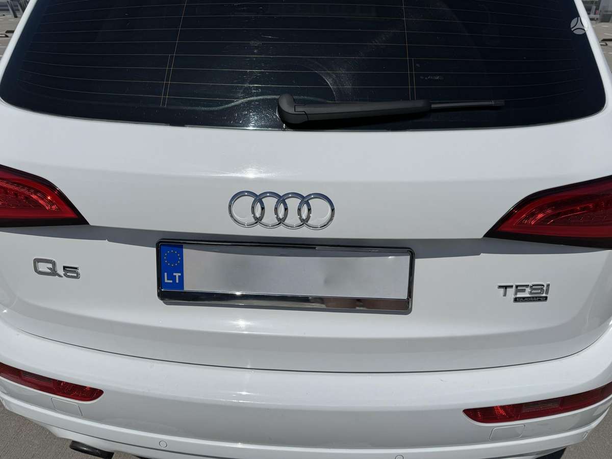 Audi Q5, 2.0 l., off-road / crossover