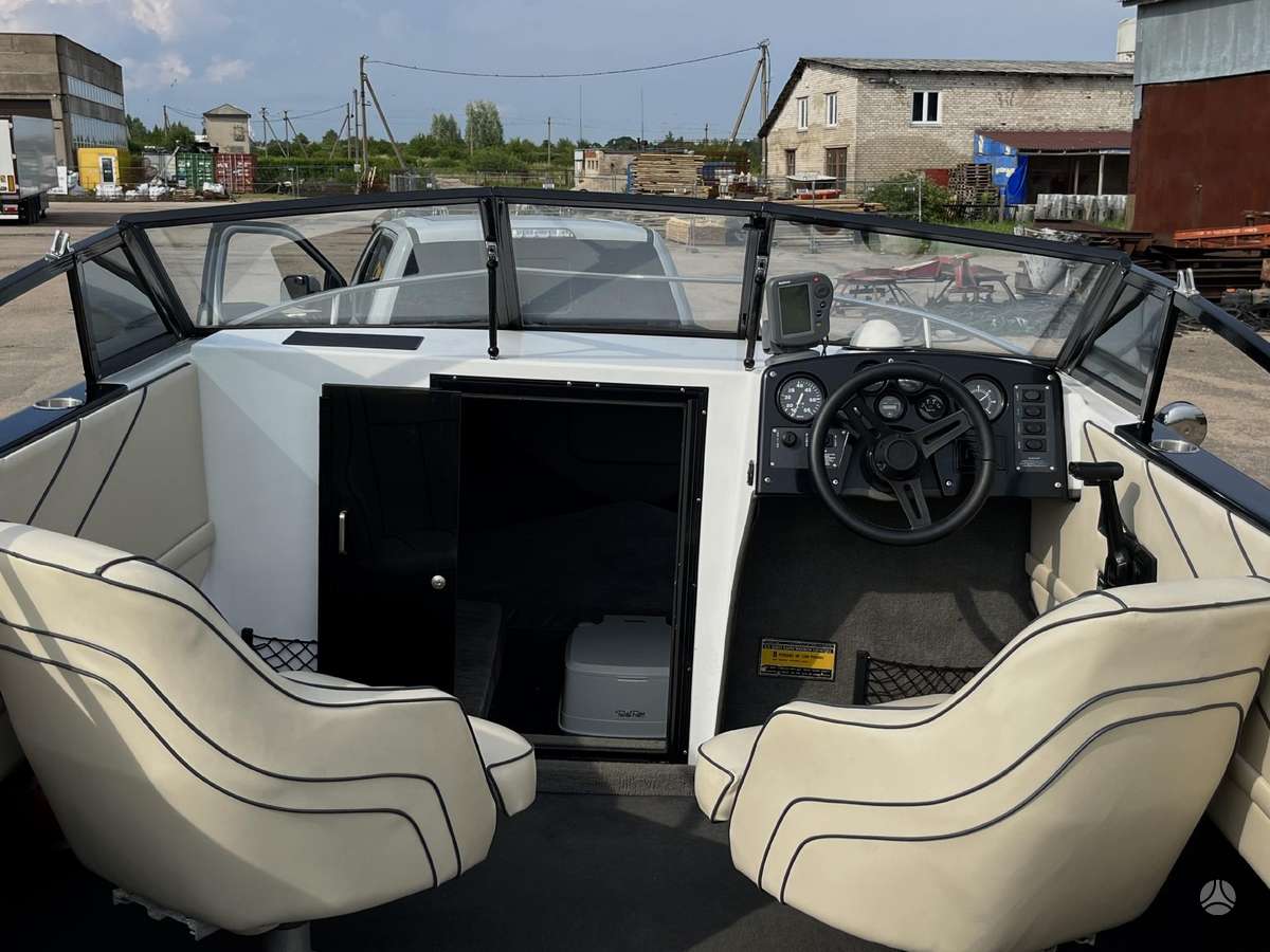 Volvo Black, yachts / cruisers
