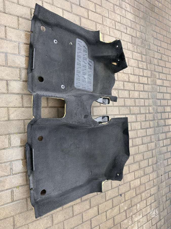 Citroen Berlingo Priekine kilimo dalis