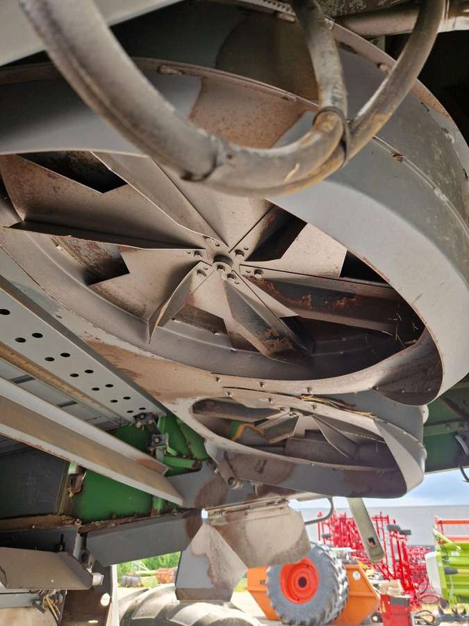 Fendt 8300, combine harvesters