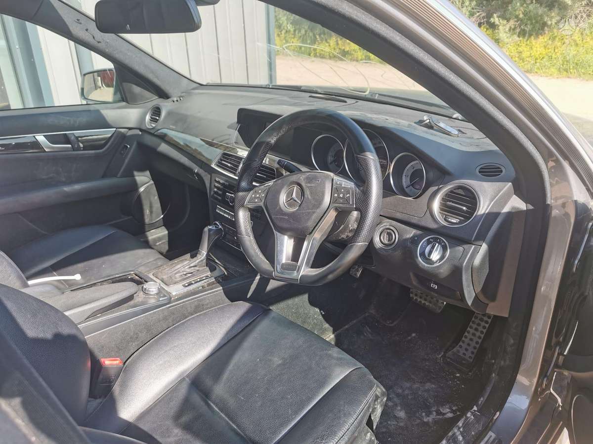 Mercedes-Benz C250 dalimis