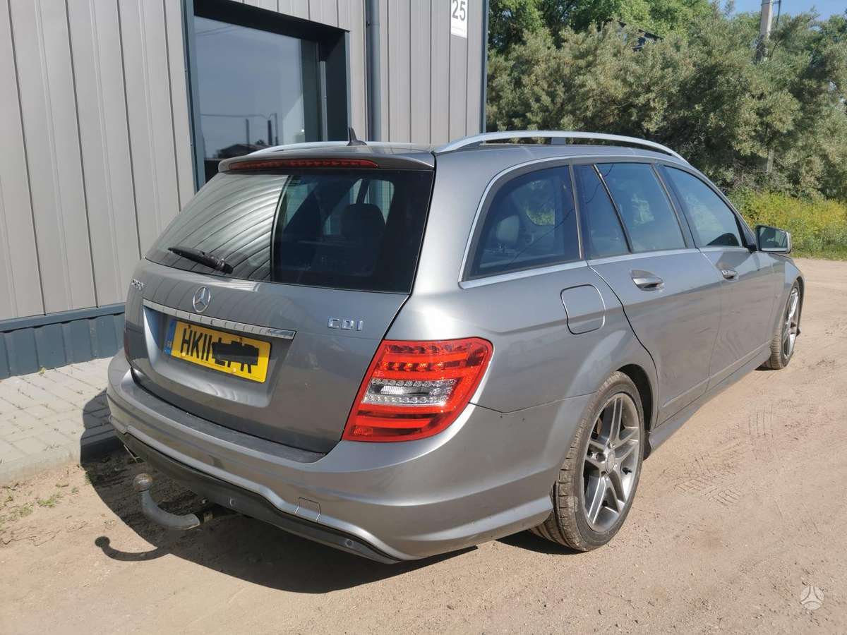 Mercedes-Benz C250 dalimis