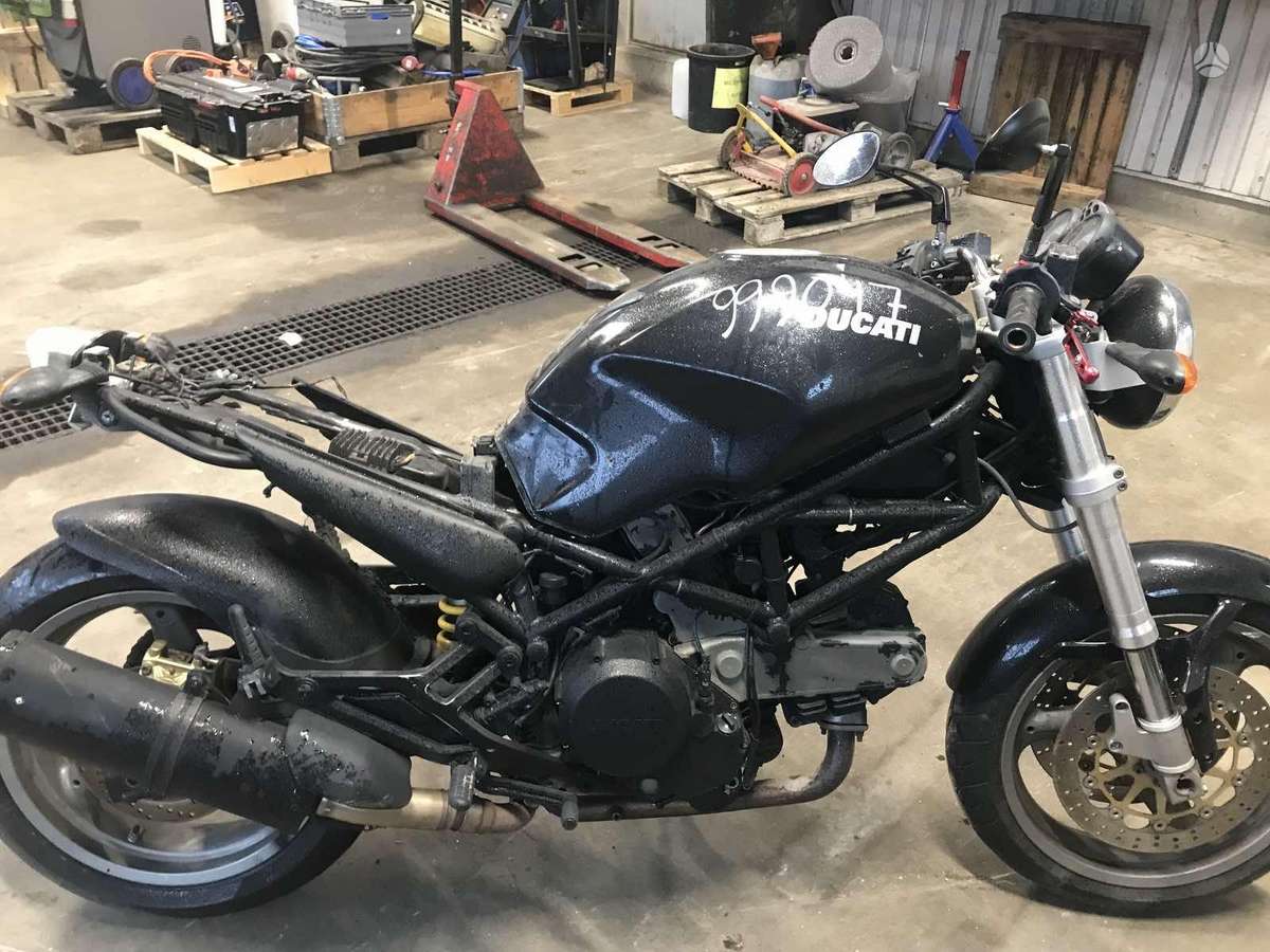 Ducati Monster, street / classic