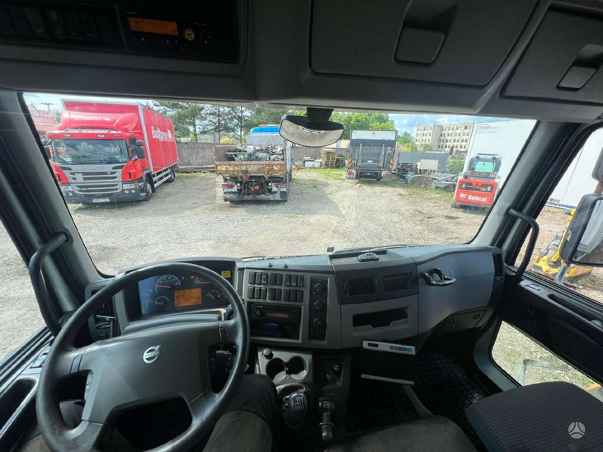 Volvo FL 260, box trucks / box vans