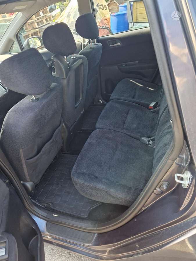 Honda FR-V