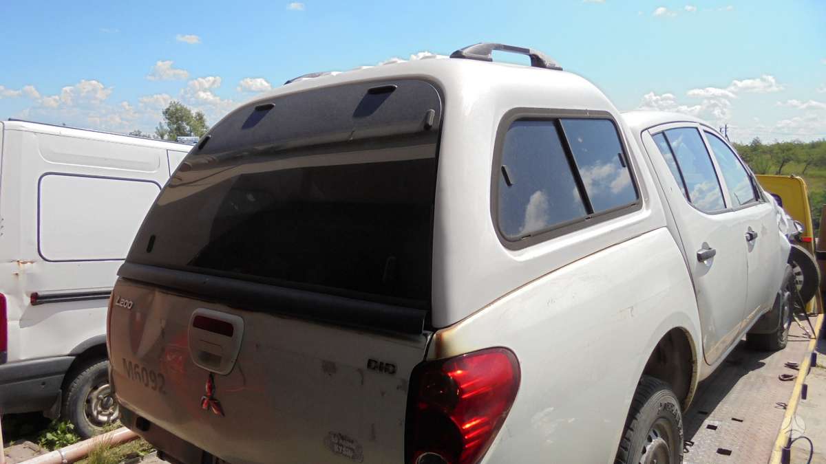 Mitsubishi L200 for parts